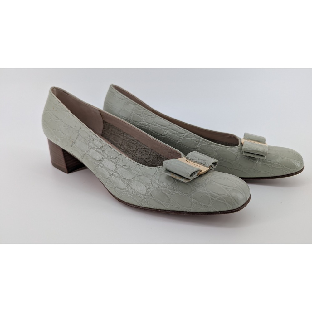 Salvatore Ferragamo Vara Croc Embossed Leather Pumps Sage Green 8.5 AA - Picture 4 of 7